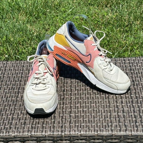 Nike Cream and Pink Athletic Shoes with Air Cushioning - Picture 2 of 7